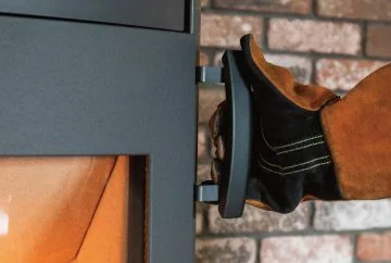 HETA エクリプス — 握りやすい位置の、取っ手(写真:ファイヤーサイド)