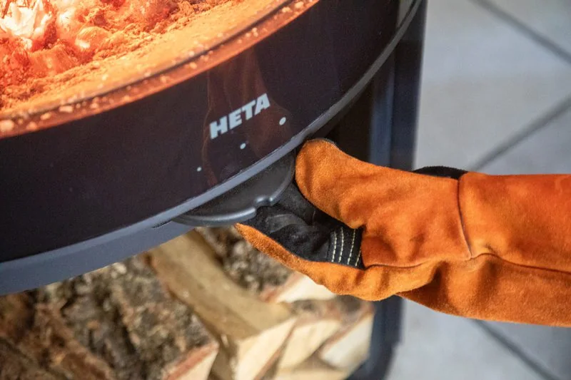 HETA モデルナ — 火加減は、ダイヤルひとつ(写真:ファイヤーサイド)