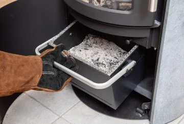 HETA ノルン — 灰受けは、8ℓ(写真:ファイヤーサイド)