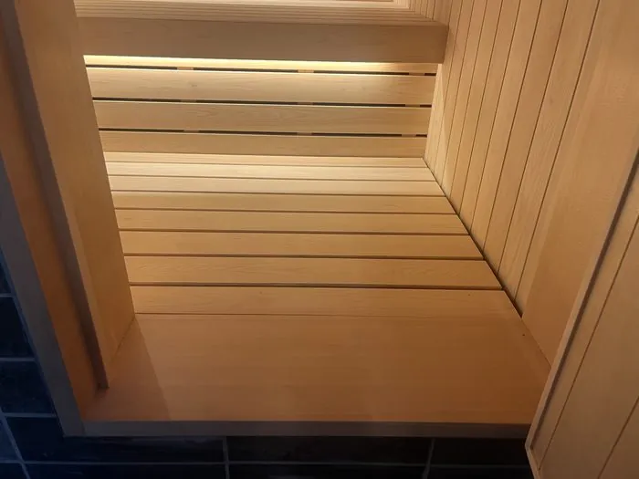 間接照明の入ったベンチ