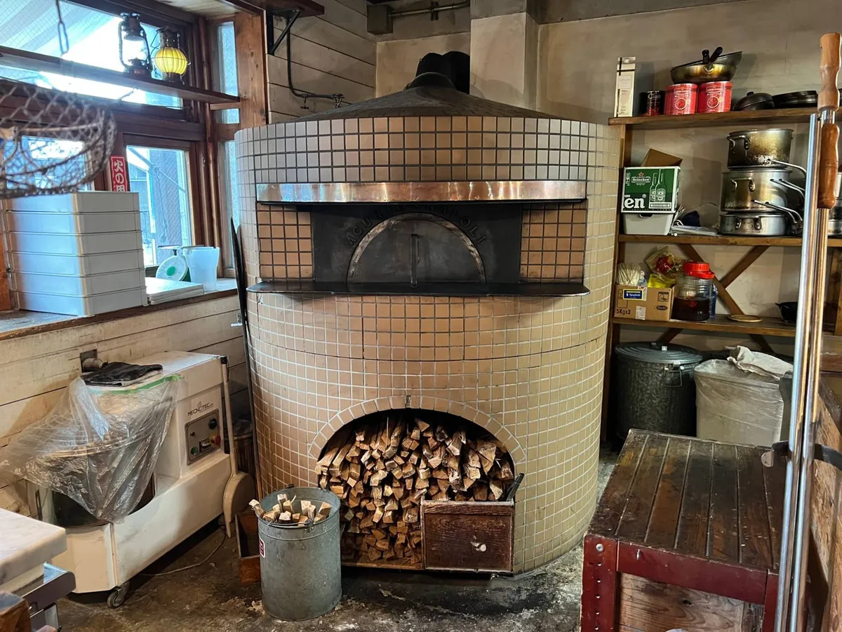 岩手県北上市での煙突掃除（薪窯（石窯））
