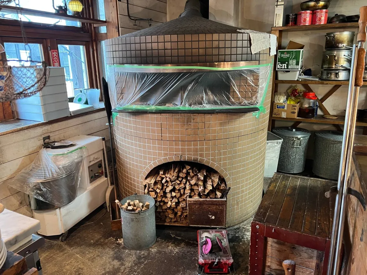 岩手県北上市での煙突掃除（薪窯（石窯））