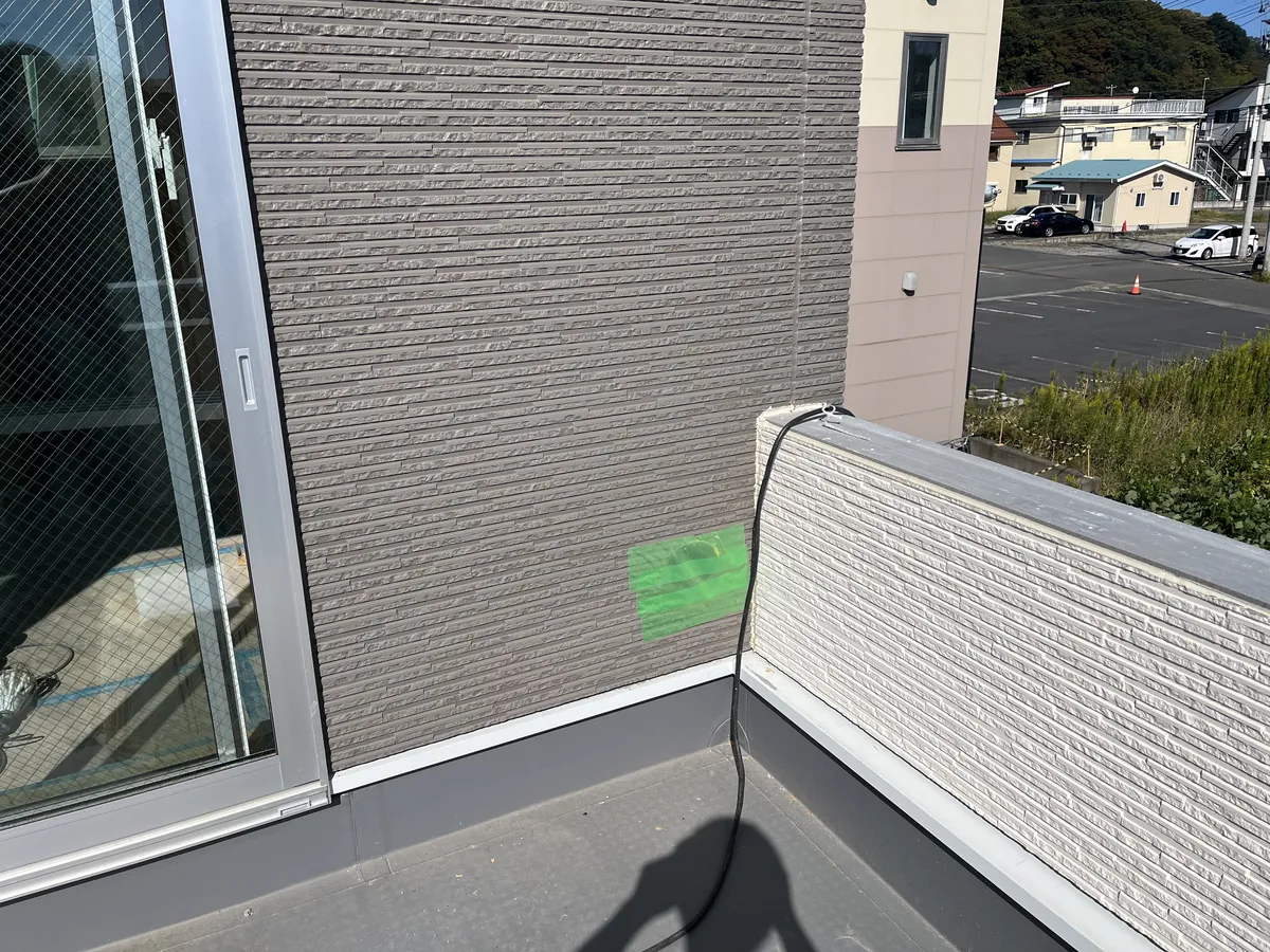 宮古市の現場の外壁とバルコニー