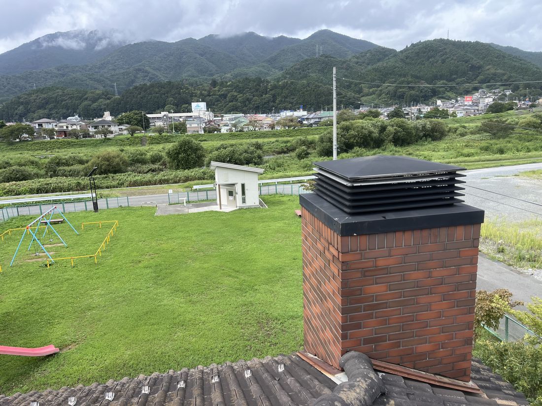 屋根上の角トップと、大船渡の景色（岩手県大船渡市）