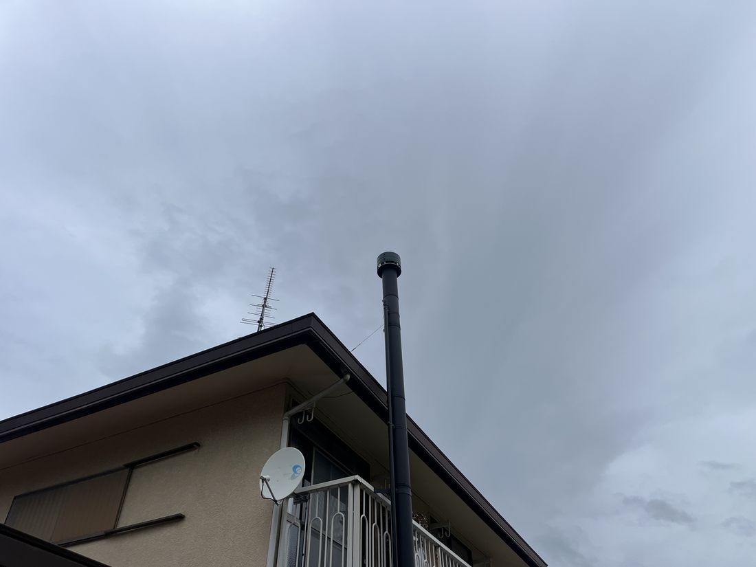 下から見上げた煙突
