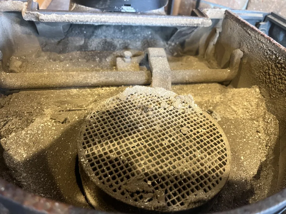 取り外した触媒の清掃