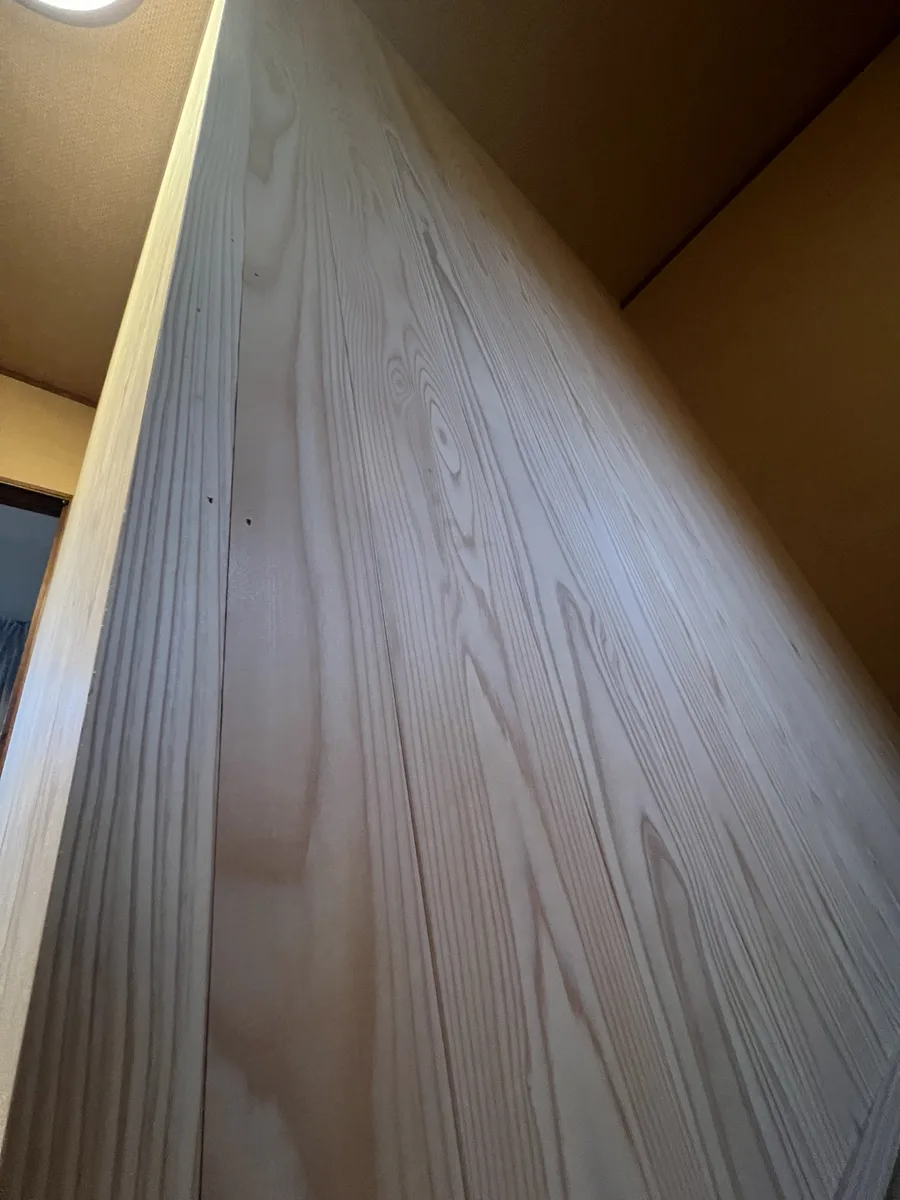 和室側に現した、白木で仕上げたKUUTAサウナ室の外壁
