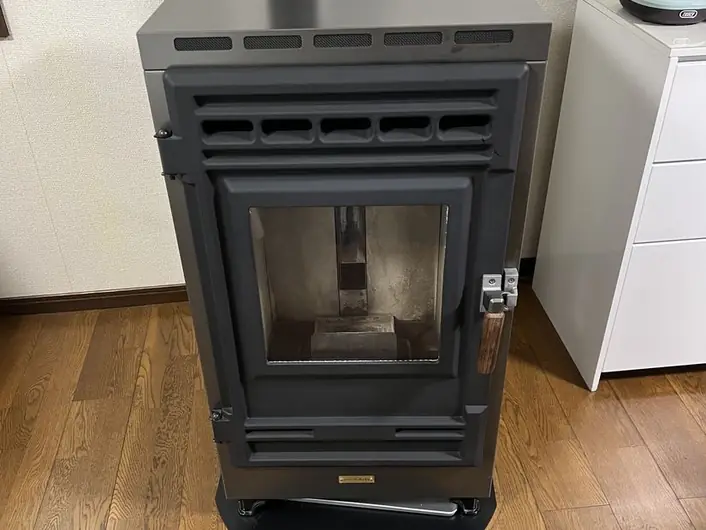 矢巾町で、ペレットストーブのメンテナンスをしました。