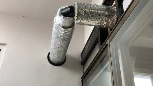 ペレットストーブのある部屋