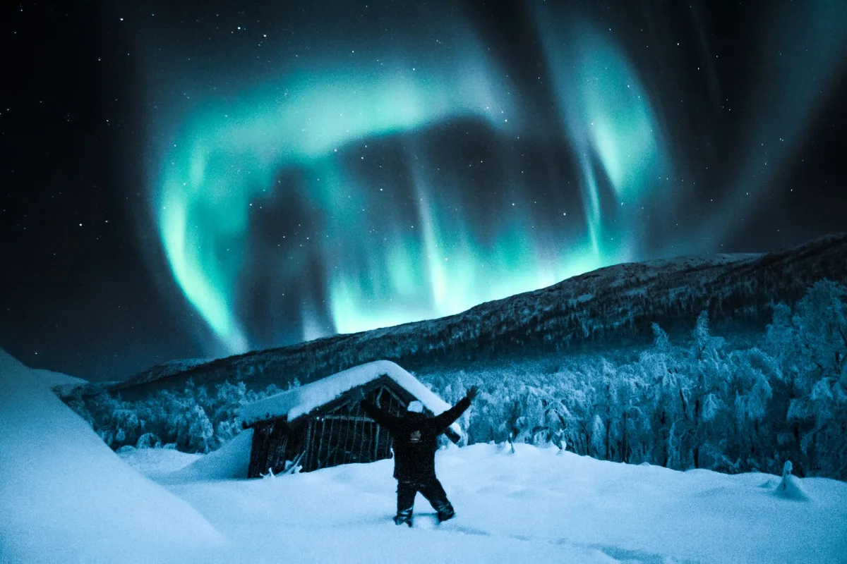ノルウェーの夜空に輝くオーロラ