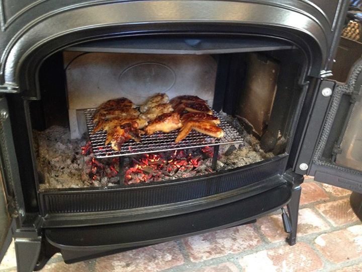 デファイアントの炉内のグリルで、チキンを焼く