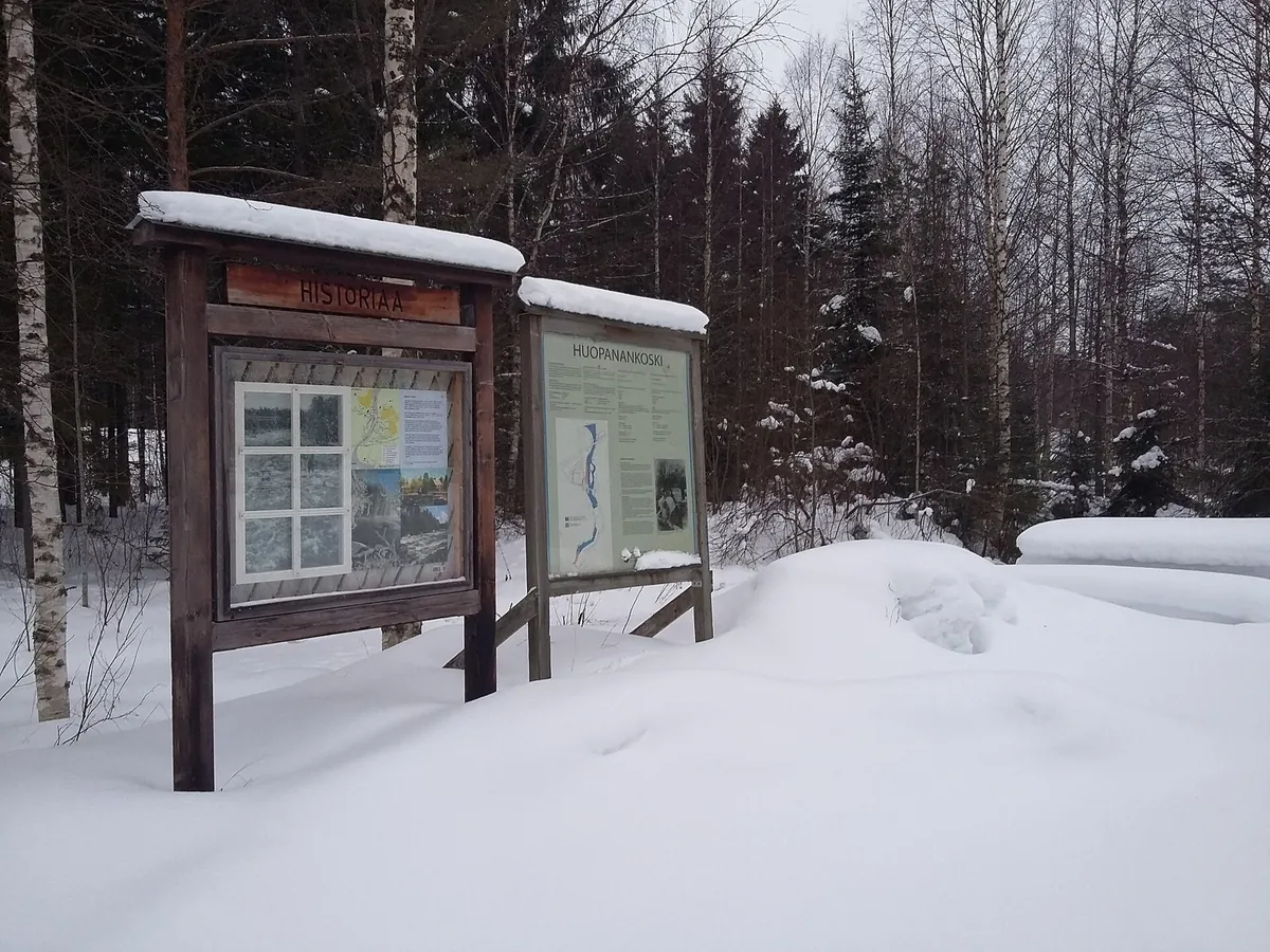 雪のフィンランドの町