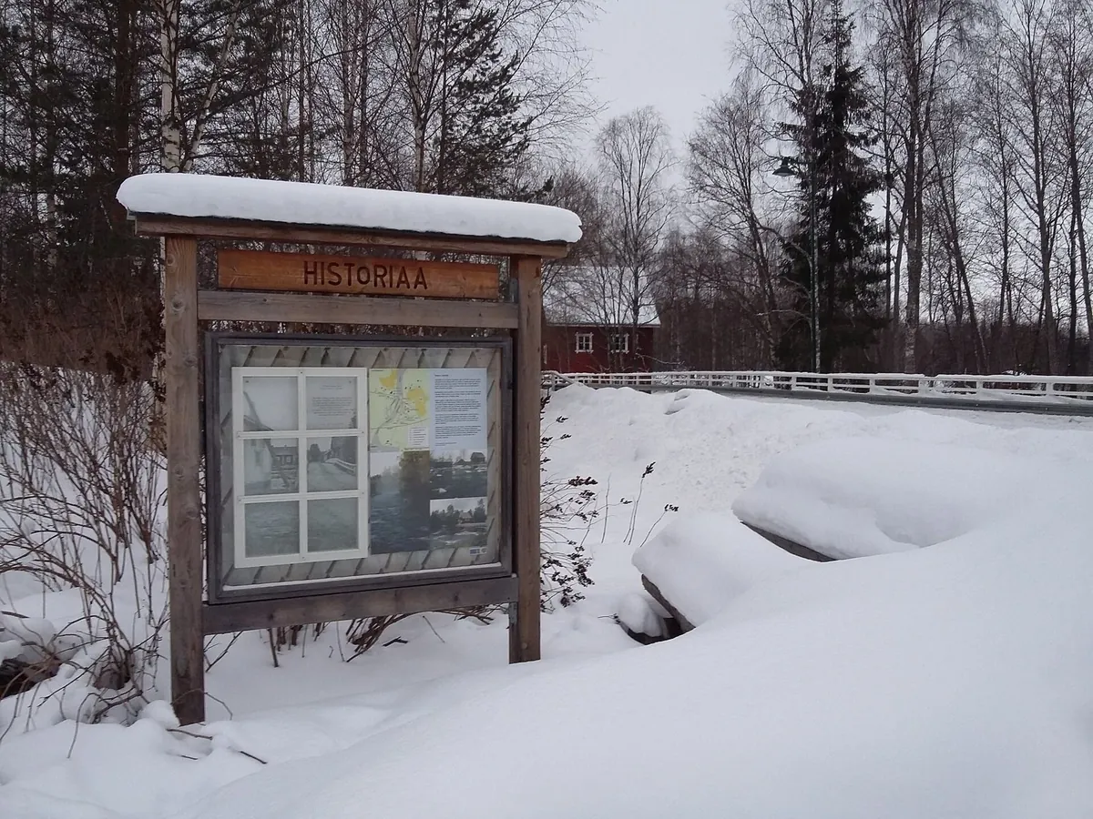 雪のフィンランドの町