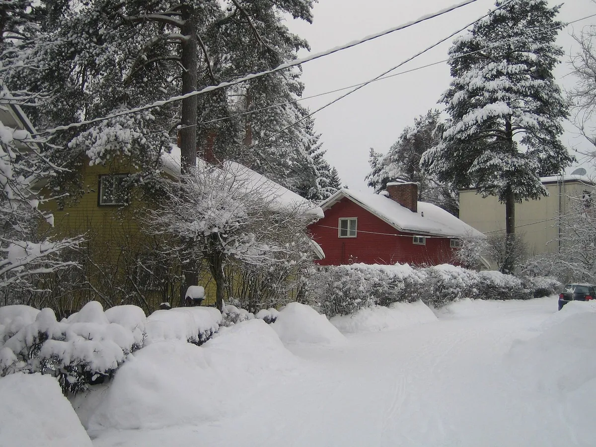 雪のフィンランドの町