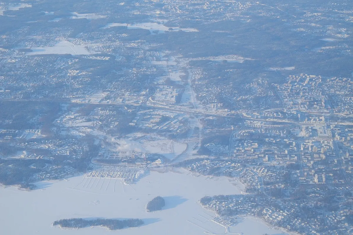 雪のフィンランドの町