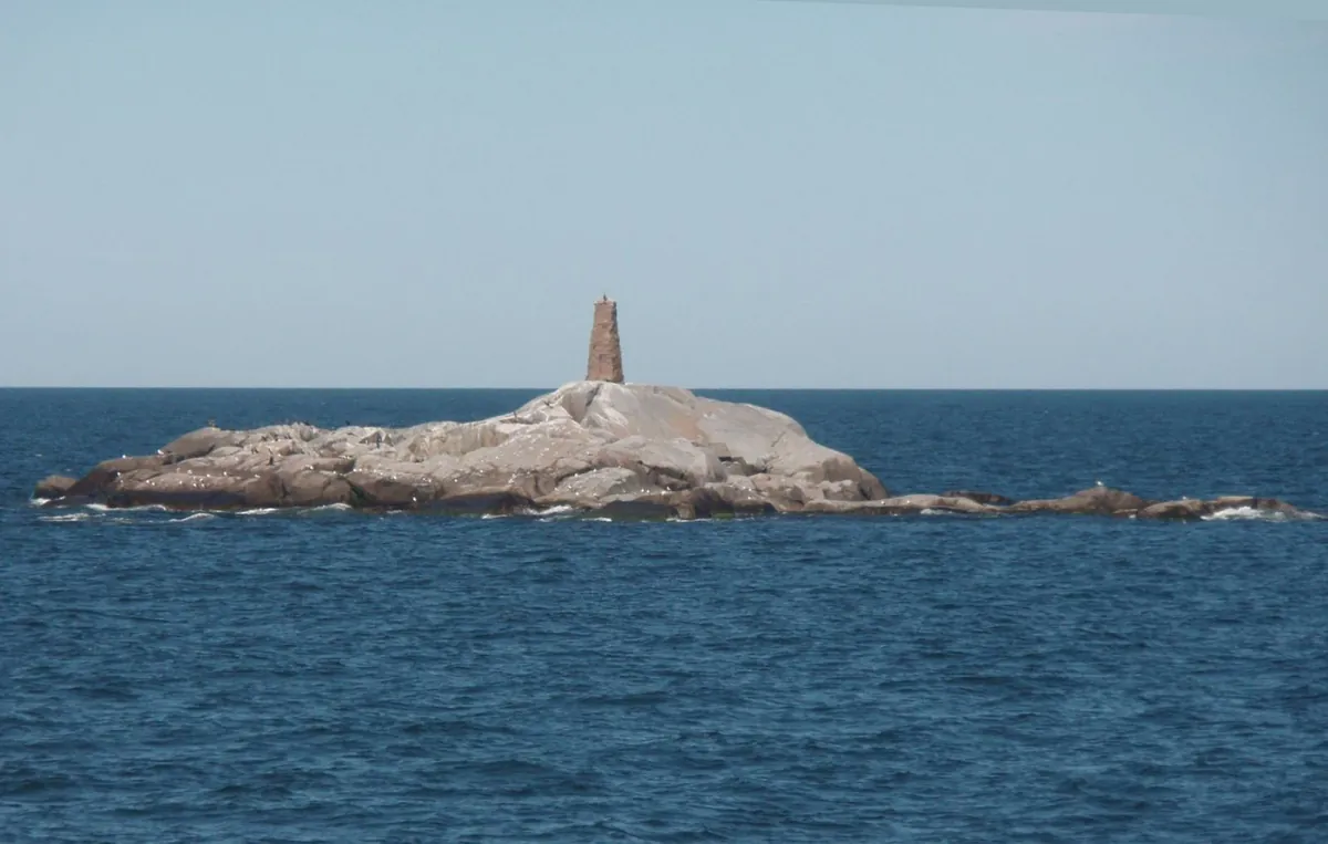 湖に浮かぶ島