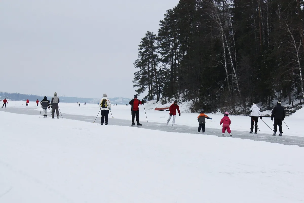 雪のフィンランドの町